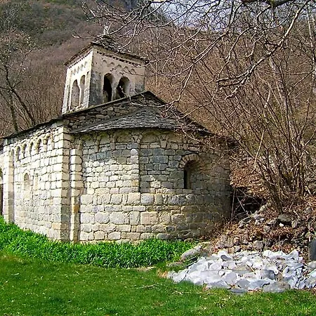 Llibrada מלון 2*